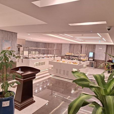 Hotel Maden Alrawda Medína Exteriér fotografie The lounge at the airport