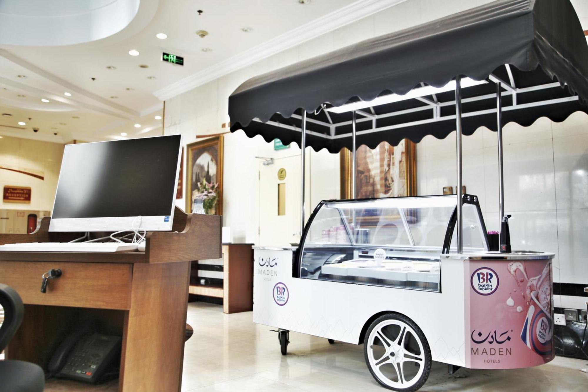 Hotel Maden Alrawda Medína Exteriér fotografie A Baskin Robbins cart in Dubai