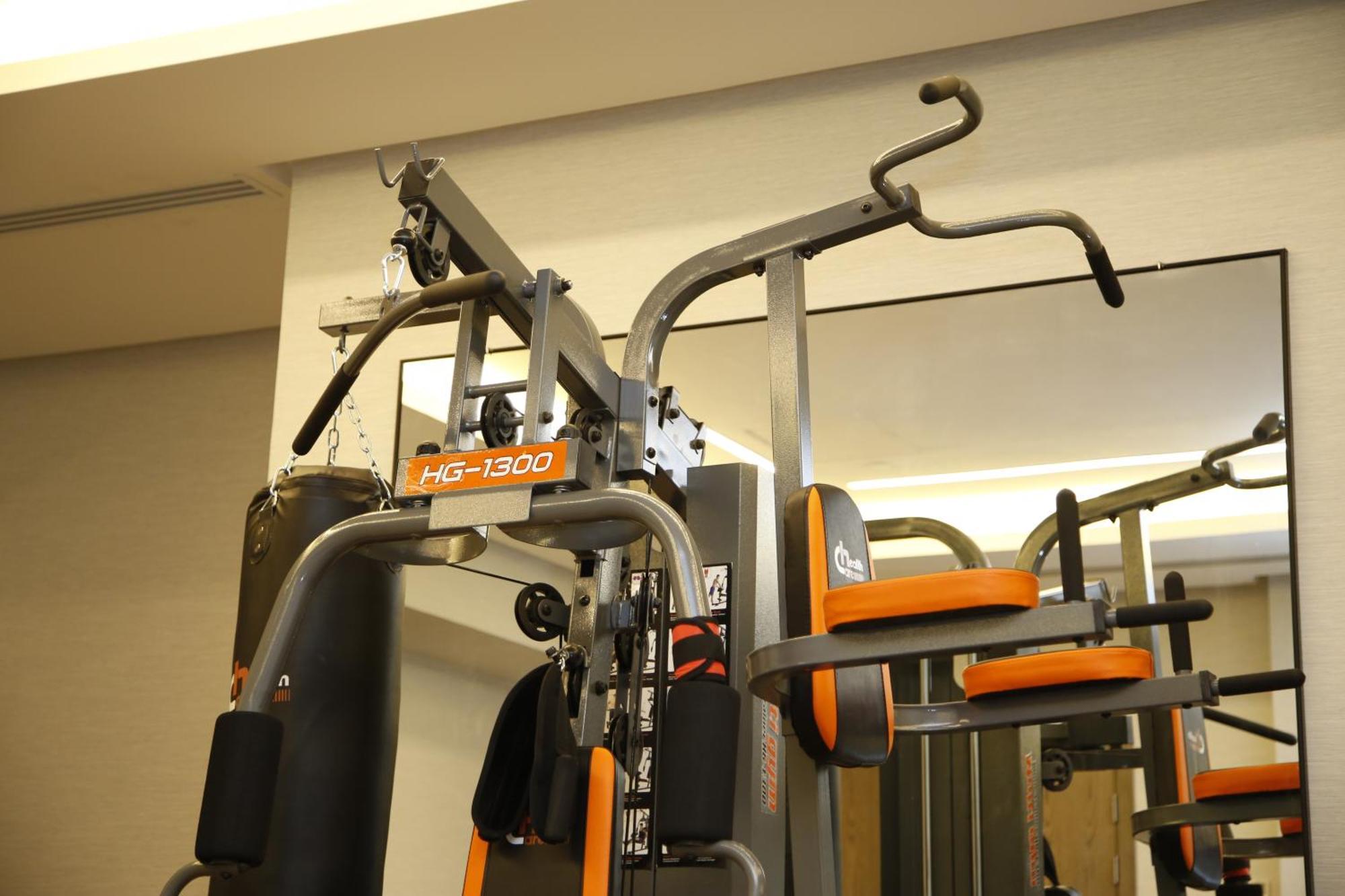 Hotel Maden Alrawda Medína Exteriér fotografie A chin-up bar
