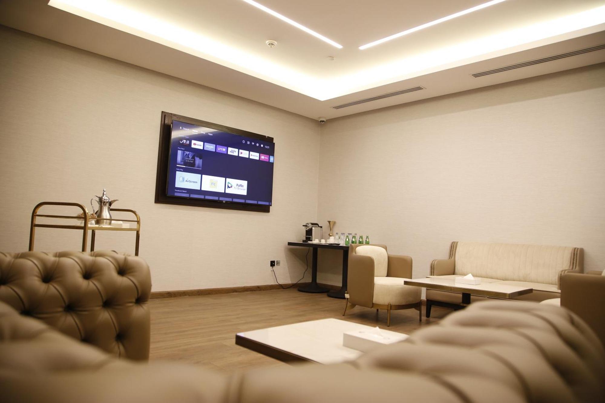 Hotel Maden Alrawda Medína Exteriér fotografie The lounge at the airport