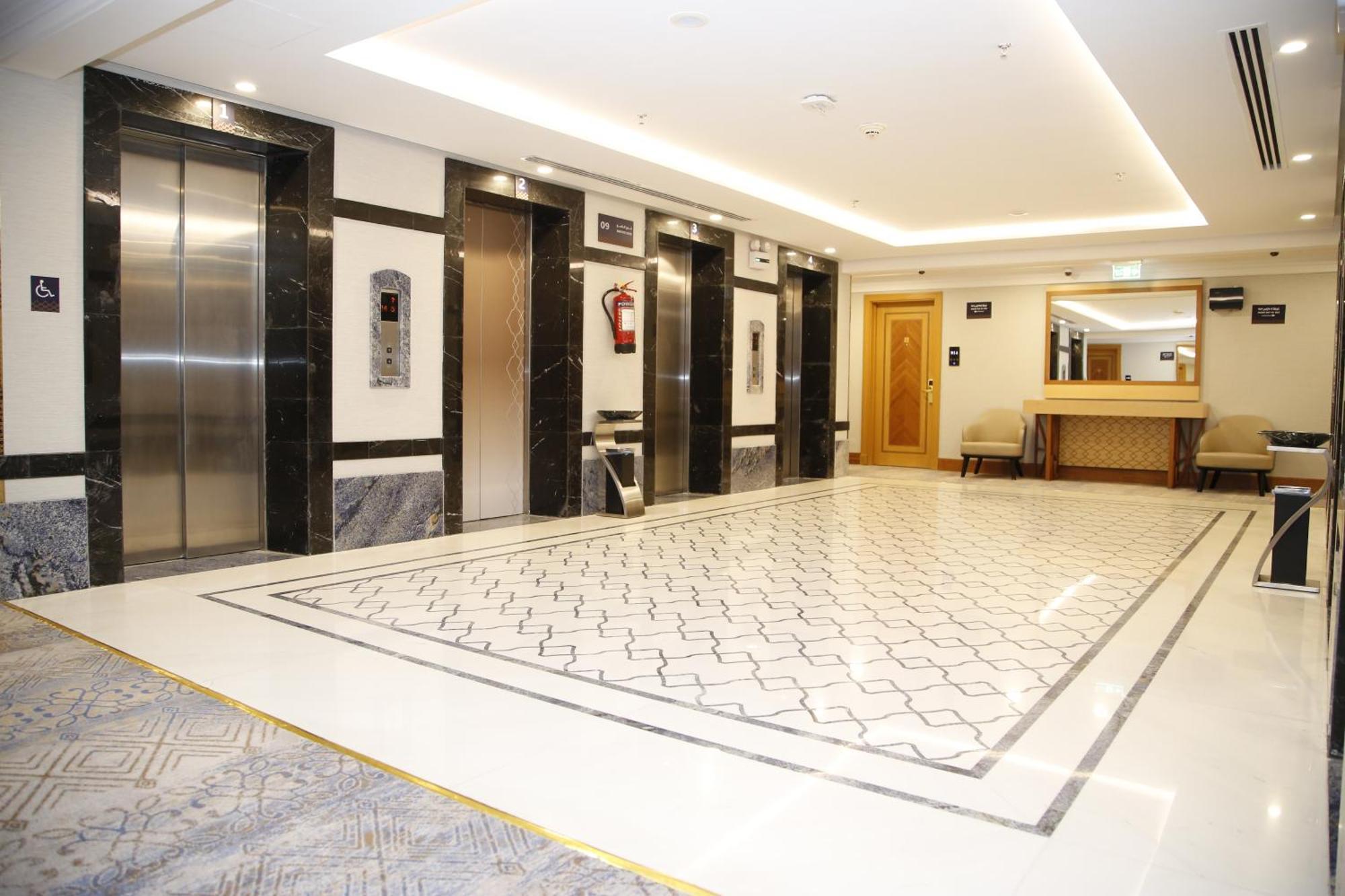 Hotel Maden Alrawda Medína Exteriér fotografie The lobby of the hotel